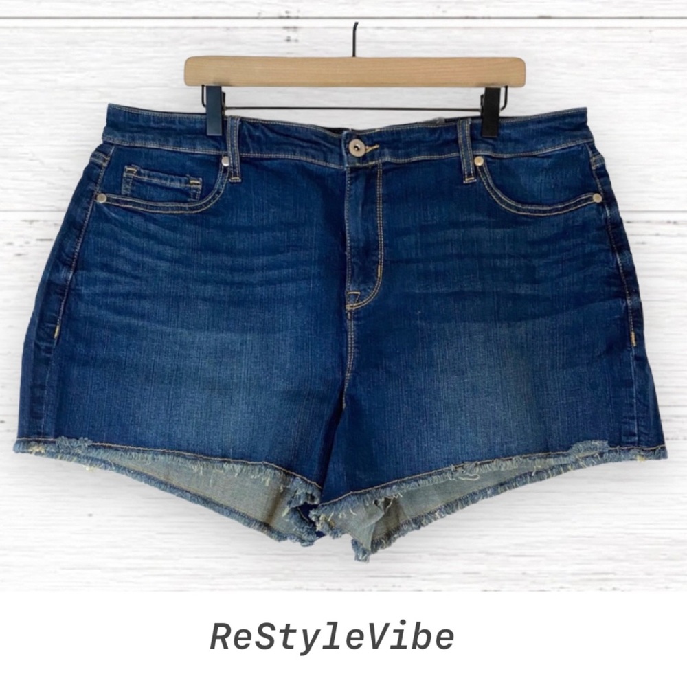 TORRID Women’s Size 20 Denim Jean Shorts Stretch High Rise Shortie Fit Style NEW